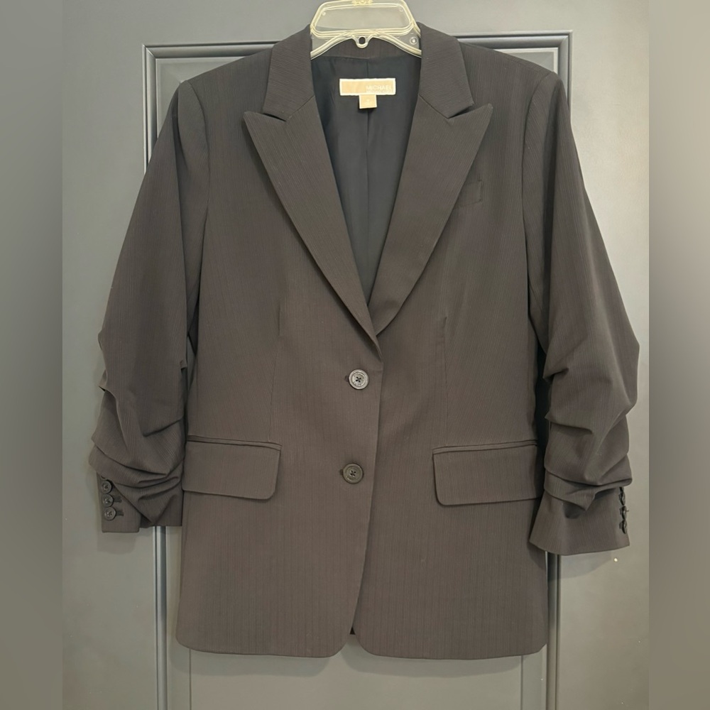 Michael Kors pin stripe blazer w/ ruched sleeves sz 8